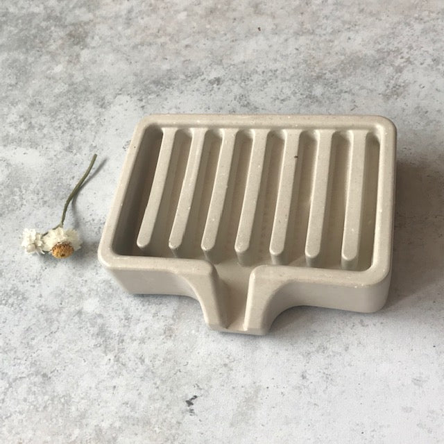 https://kaaterskillmarket.com/cdn/shop/products/natural_concrete_soap_dish.jpg?v=1663882260&width=1445